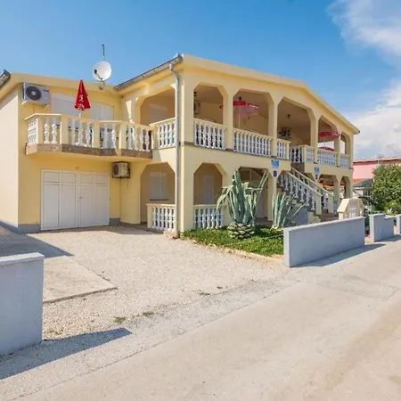 Delic-pejic Apartment *