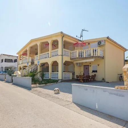 아파트 Delic-pejic